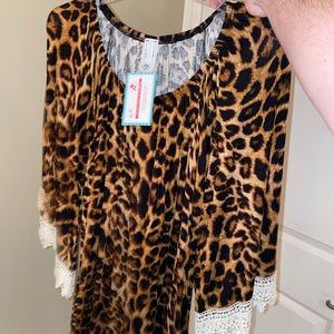 Tiger print Blouse with lace accent